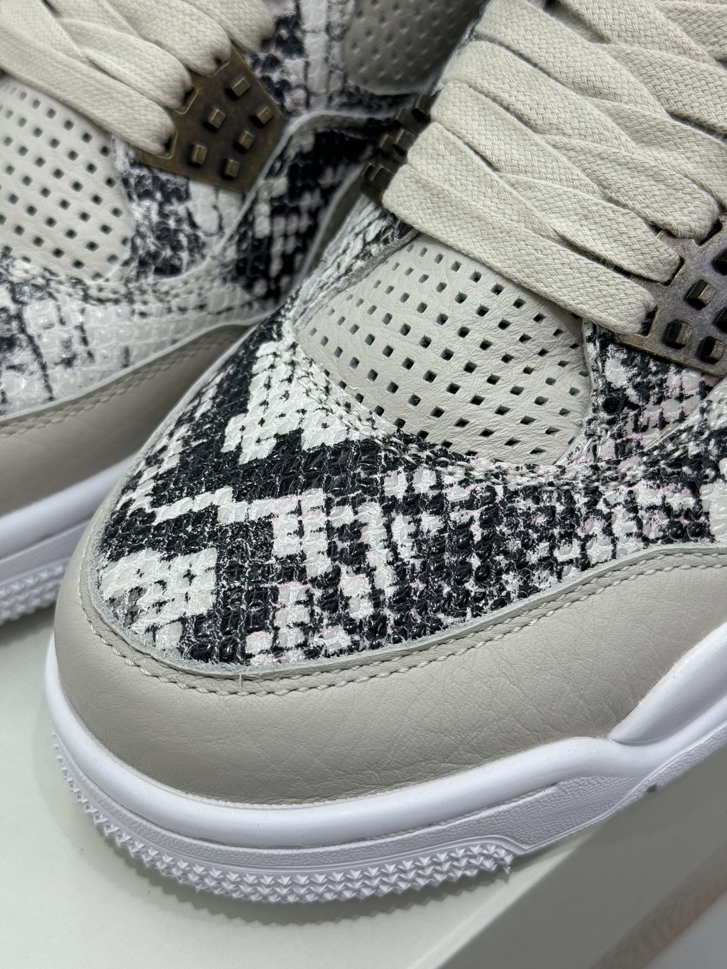 Air Jordan 4 Premium "Snakeskin"