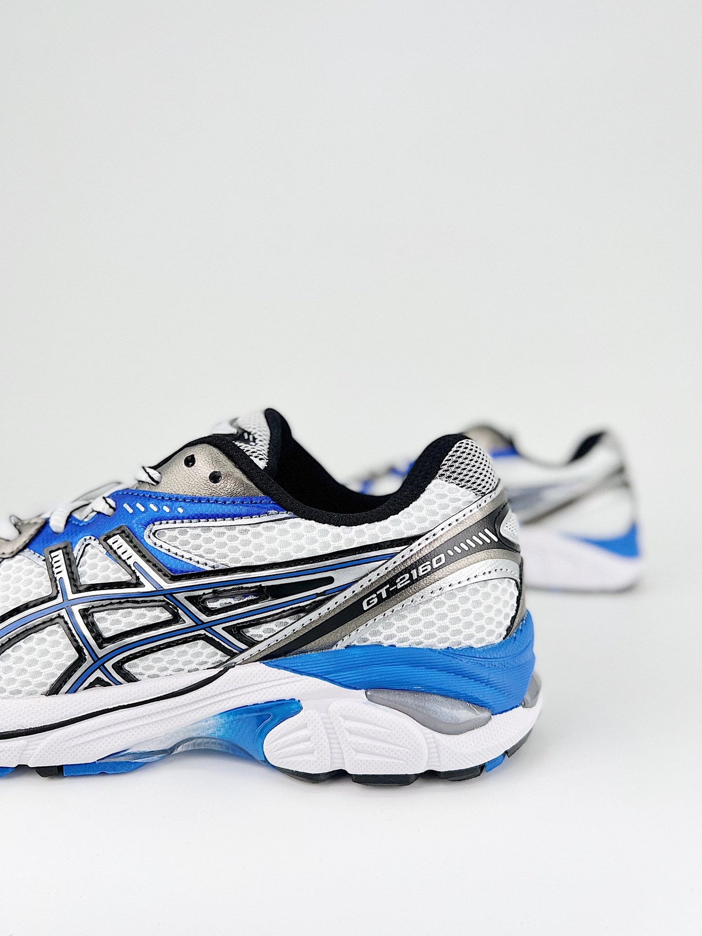 Asics GT-2160.- blancas, azules y negras