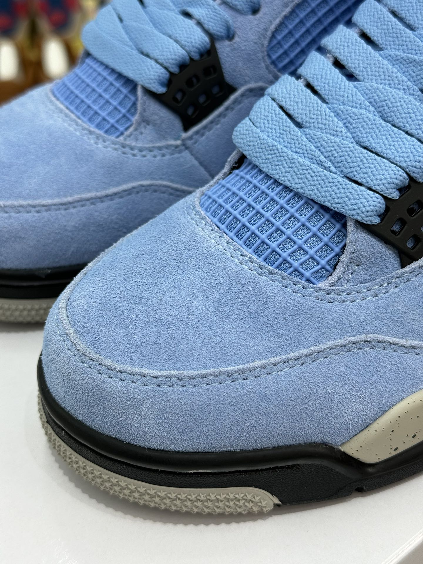 Air Jordan 4 Retro "University Blue"