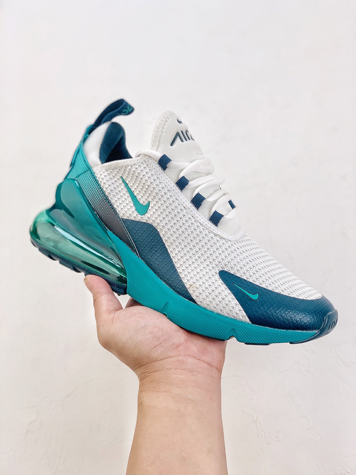 Nike Air Max 270.- blancas y verdes