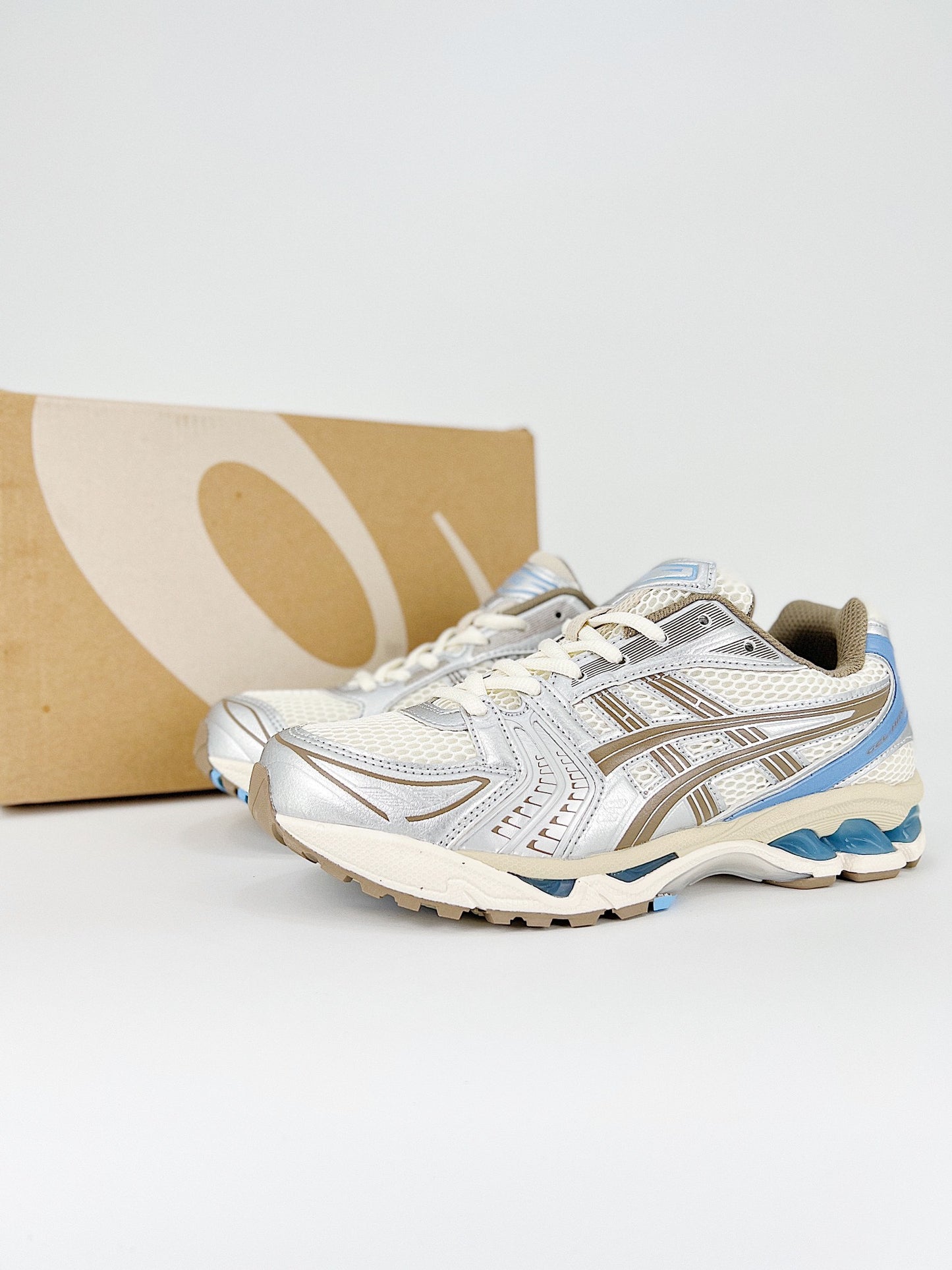 ASICS GEL-KAYANO 14.- marrones y azules