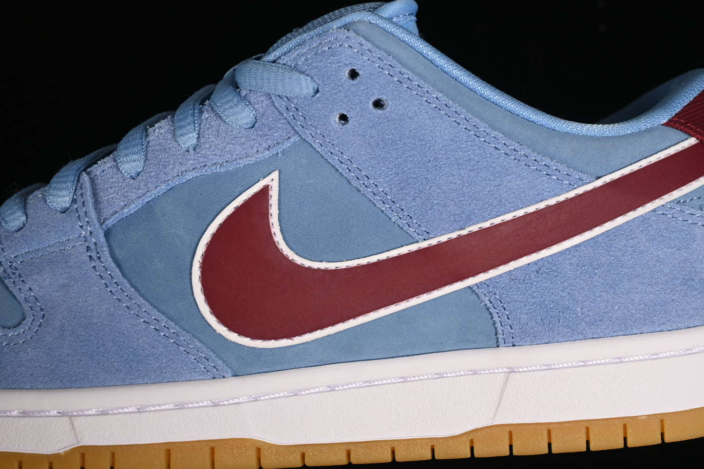 Nike SB Dunk Low Phillies Bubblegum