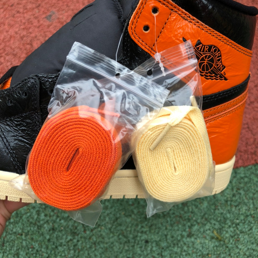 Air Jordan 1 AJ1.- naranjas y negras