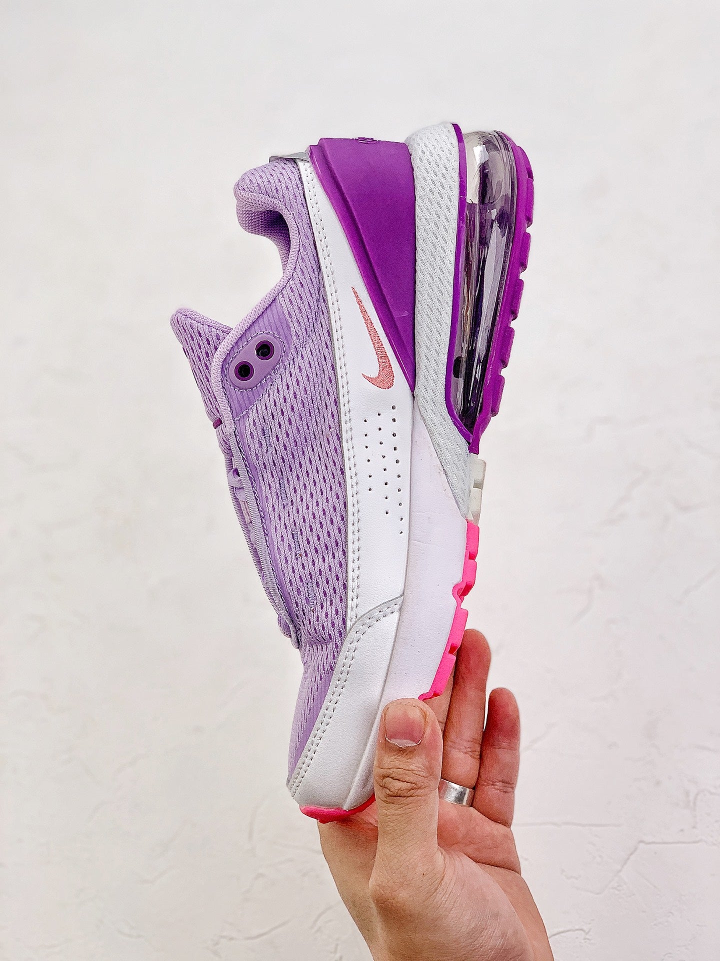 Nike air max pulse.- moradas, y blancas