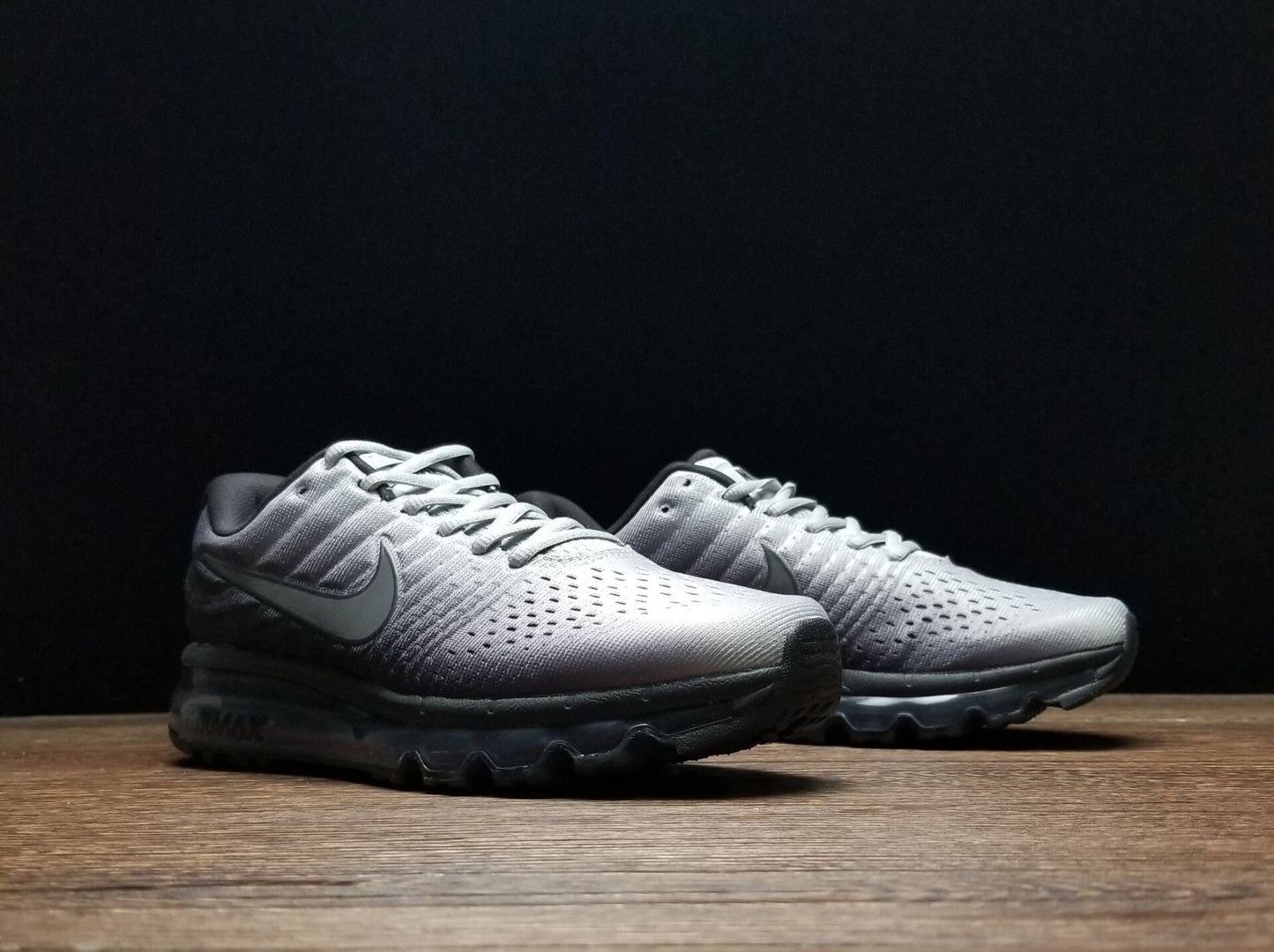 Nike air max 2017.- blancas y grises