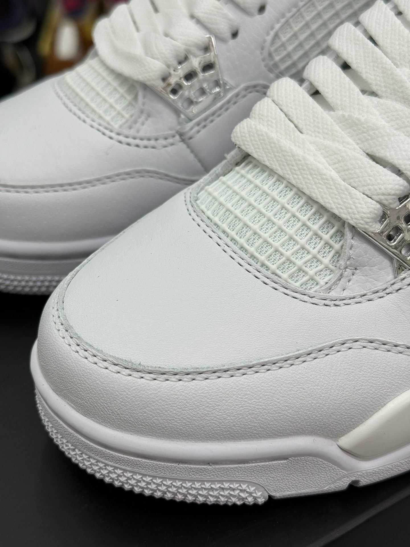 Air Jordan 4 Retro "Pure Money" - Elegancia y Exclusividad