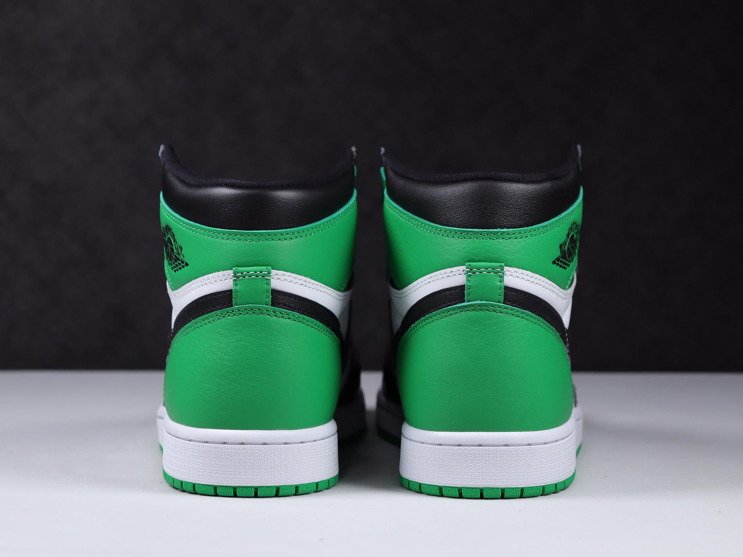 Air Jordan 1.- verdes, negras y blancas