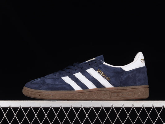 Adidas spezial.- azul marino y blancas