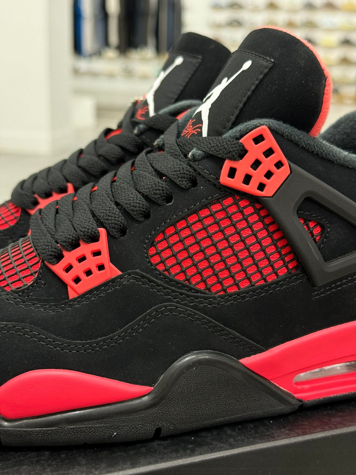 Air Jordan 4 Retro negro y rojo