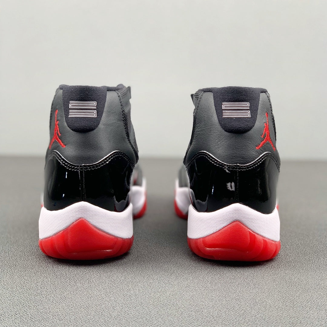 Air Jordan 11 "Bred" .- rojas y negras