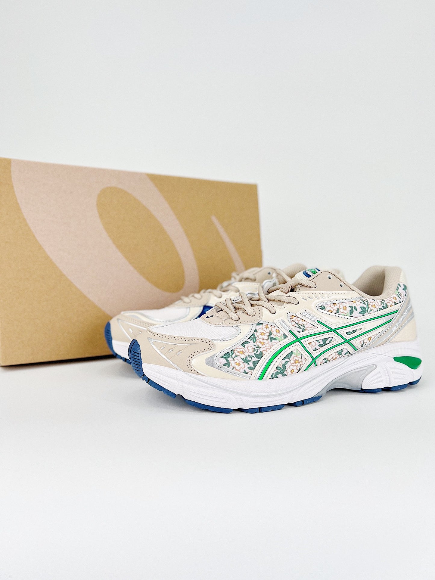 Asics GT-2160.- beige y verdes con flores