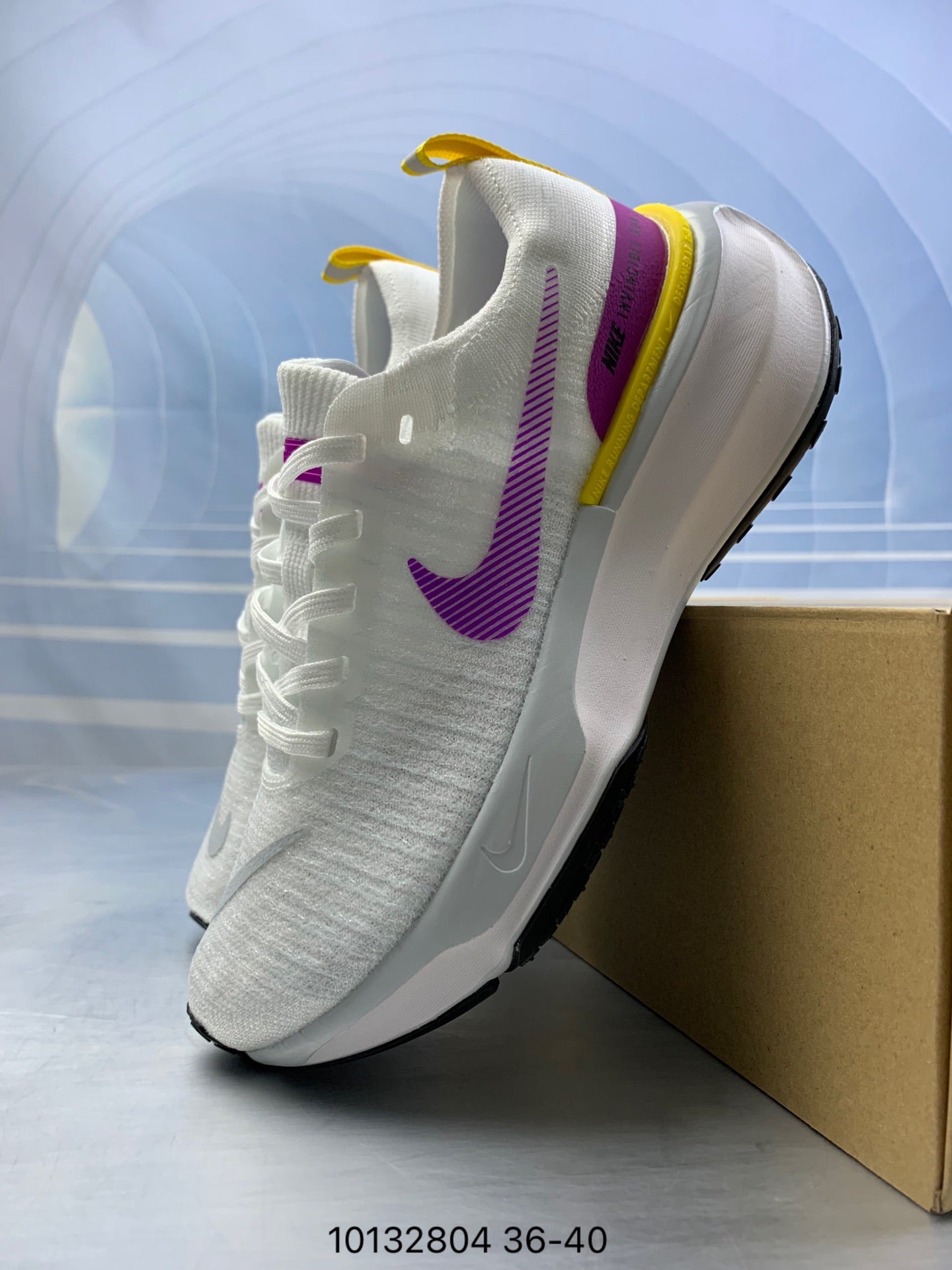 Nike Invincible 3.- blancas y moradas