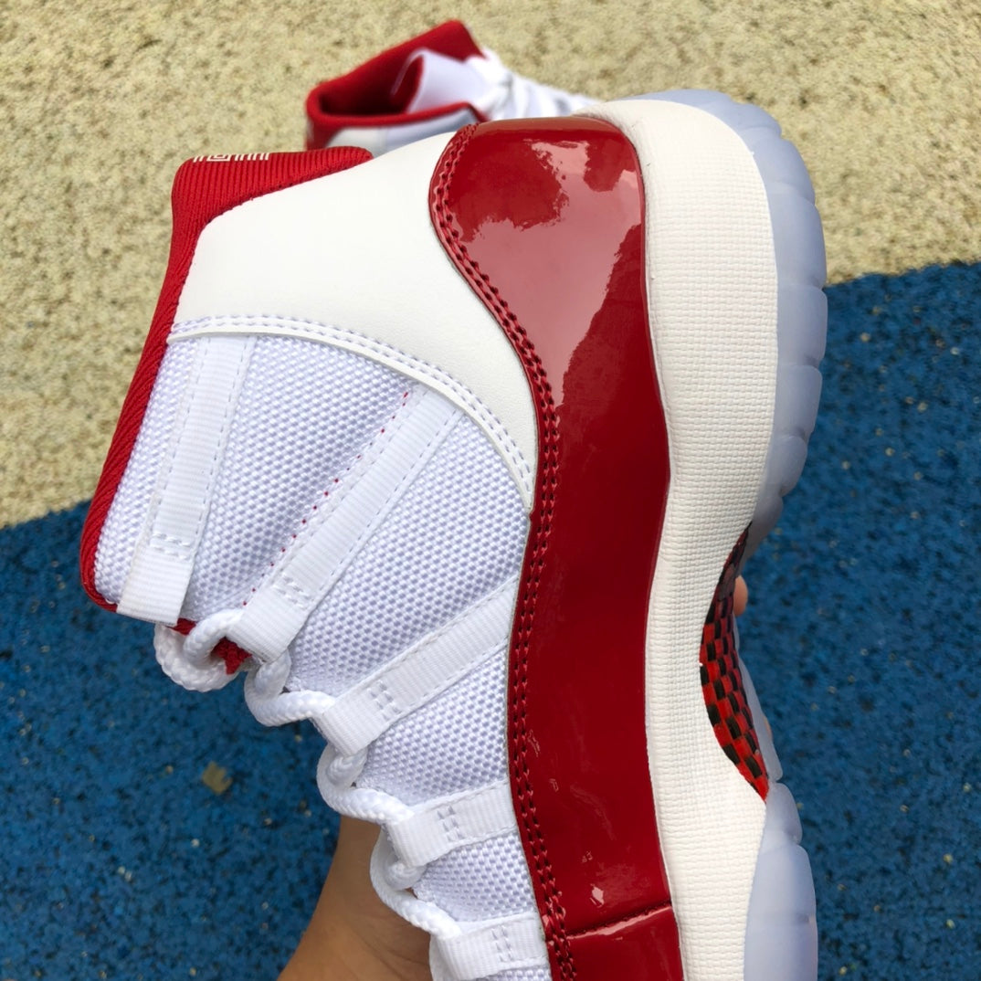 Air Jordan 11 "Cherry".-Rojo Cereza