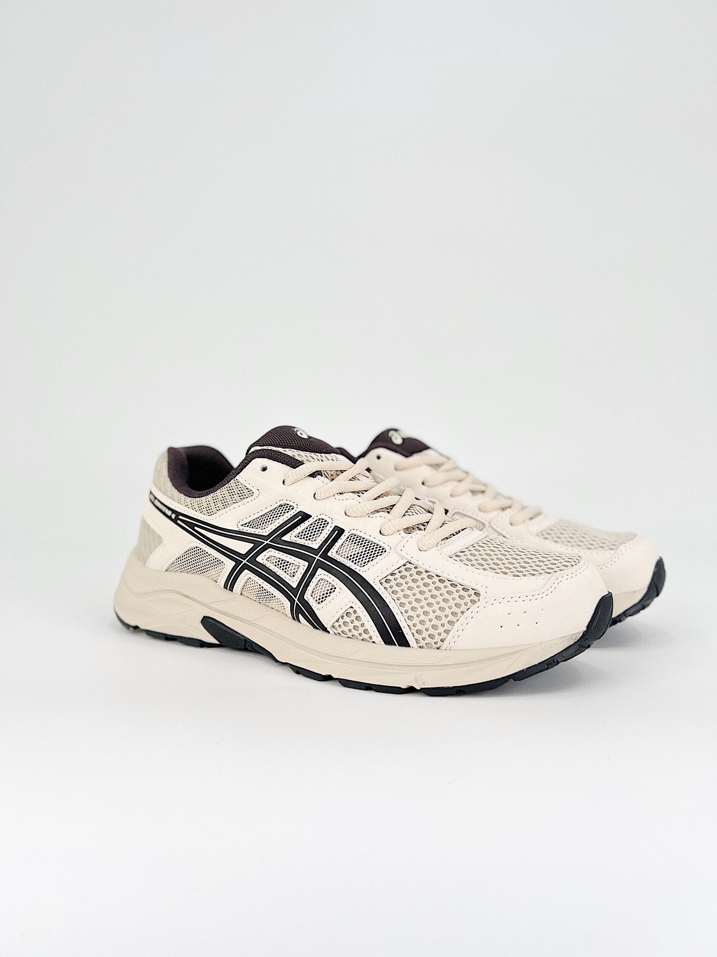 Asics Gel.- beige y negras