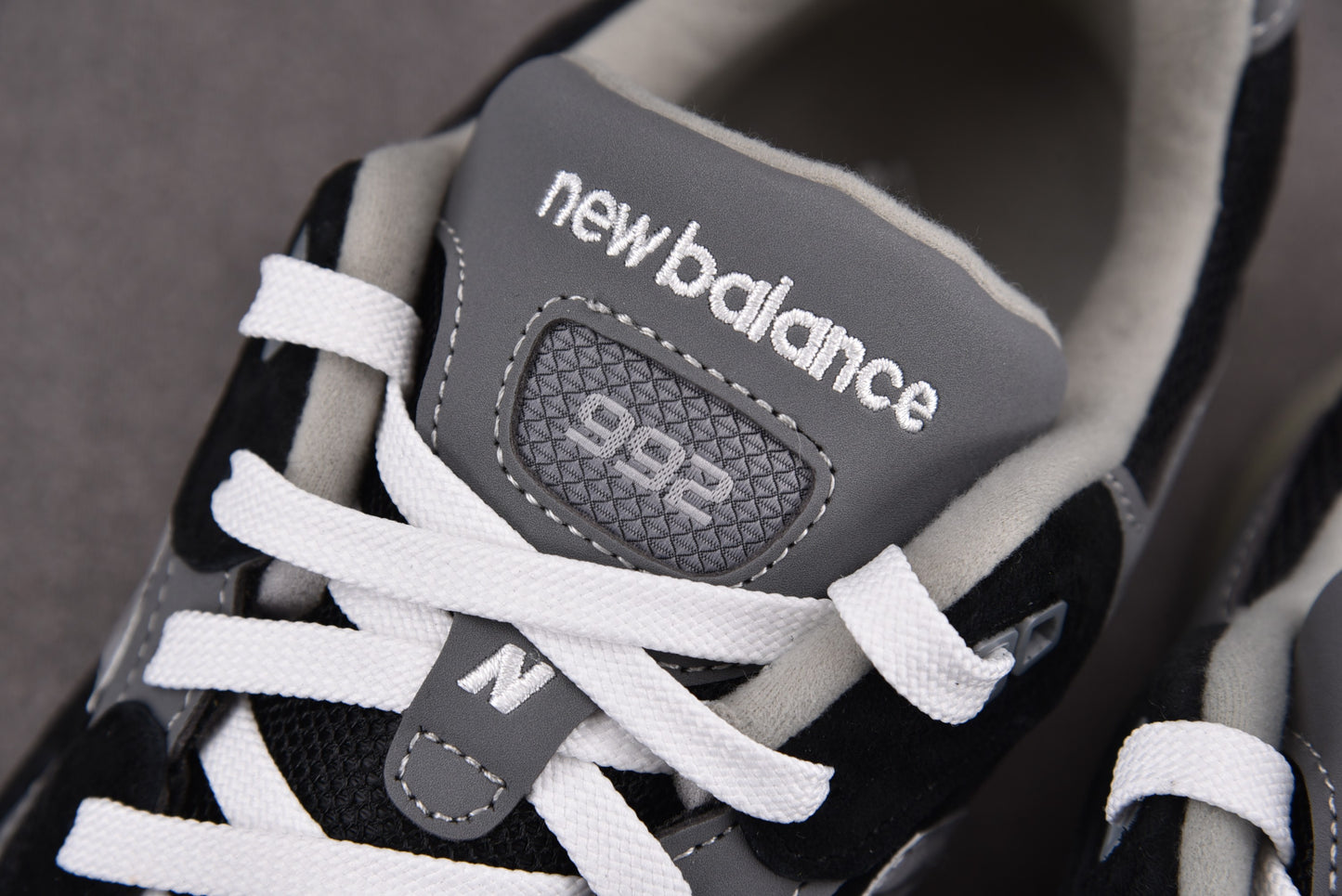 New Balance 992 Negro Gris