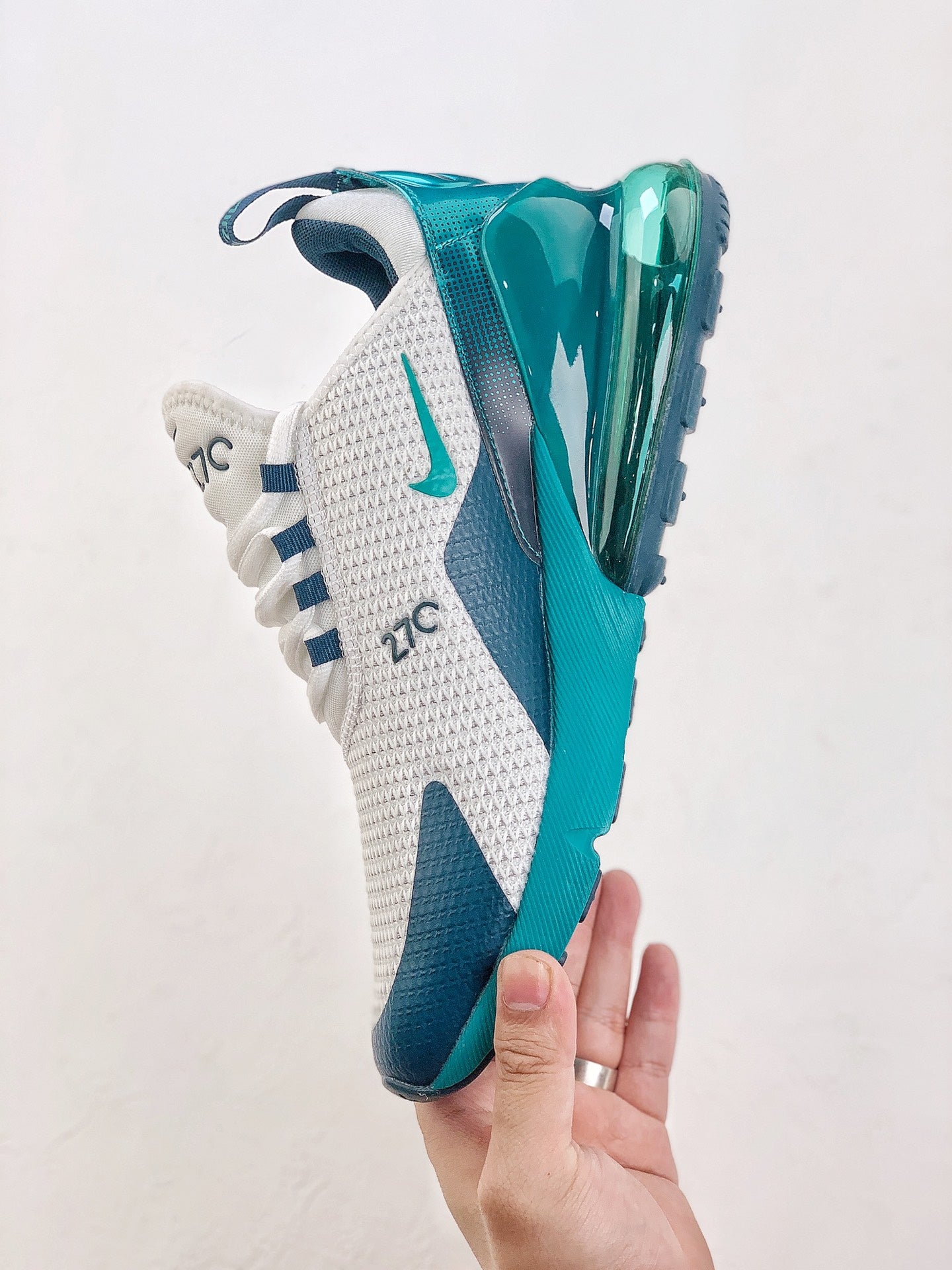 Nike Air Max 270.- blancas y verdes