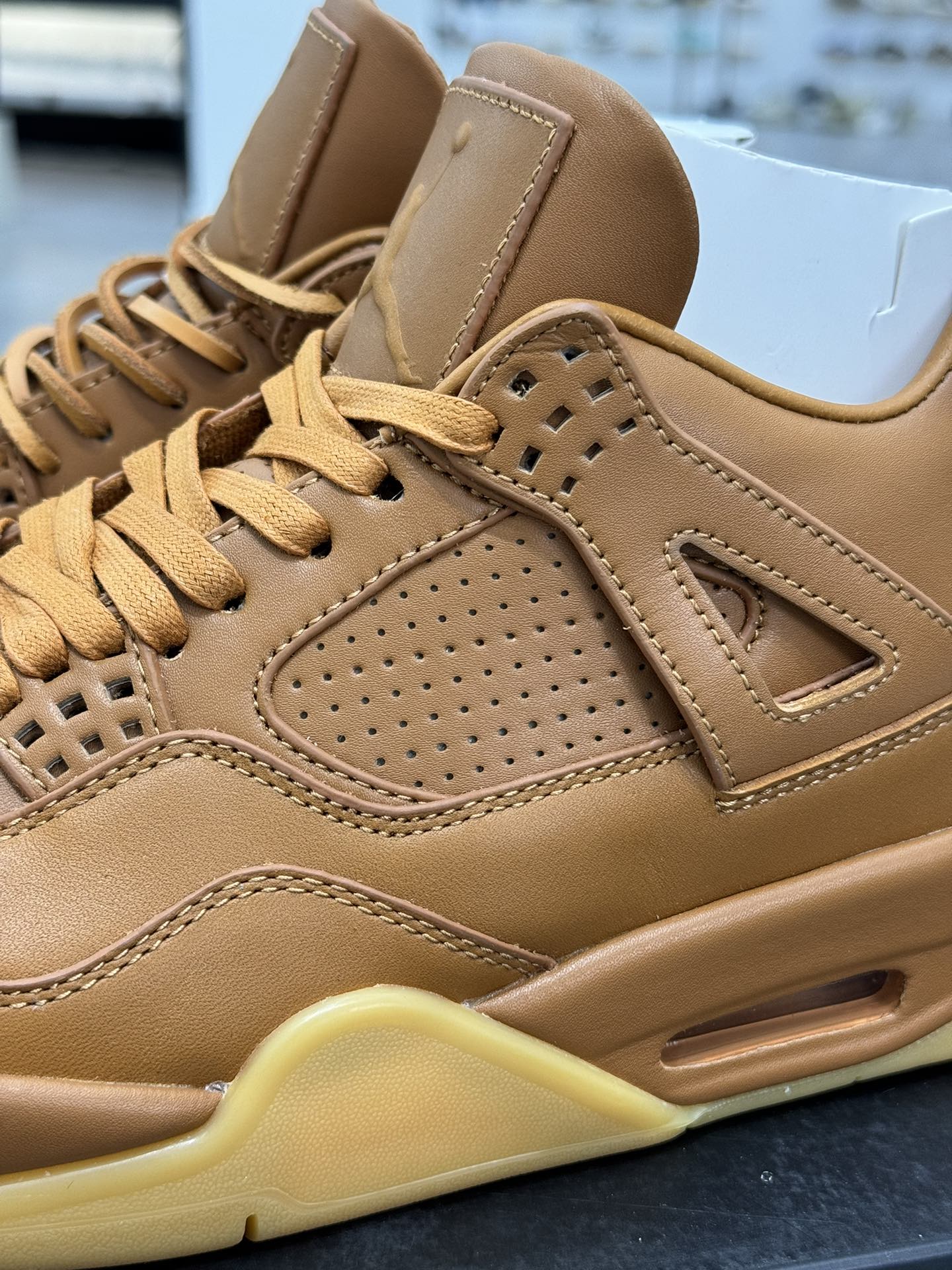 Air Jordan 4 Premium "Ginger".- Elegancia y Estilo