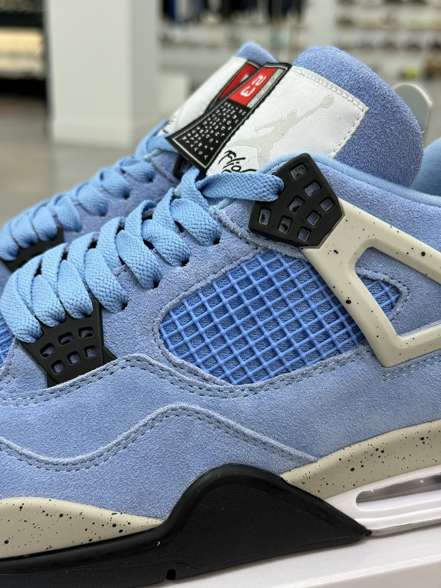 Air Jordan 4 Retro "University Blue"