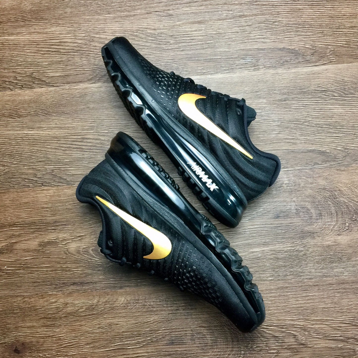 Nike air max 2017.- negro y dorado