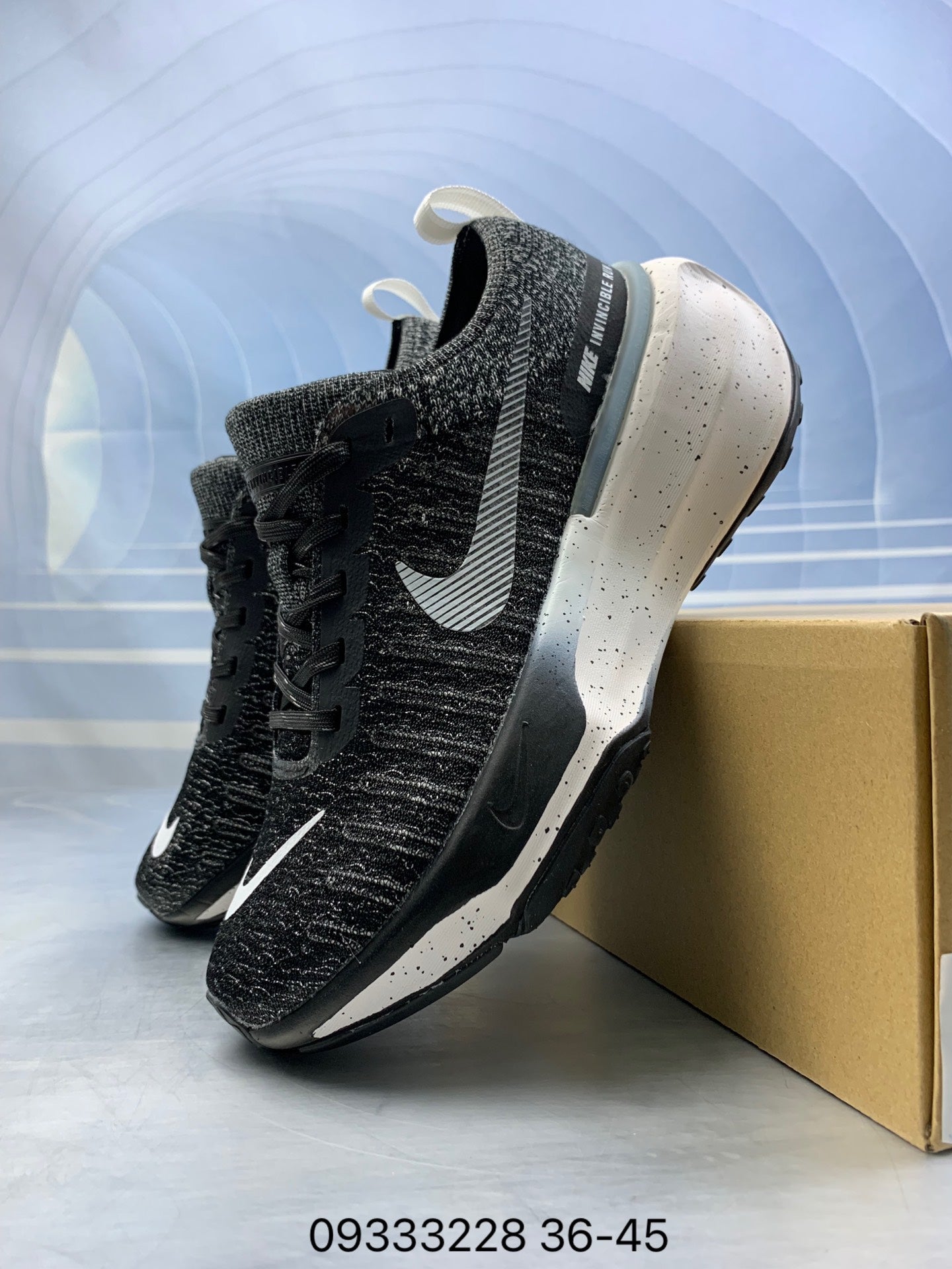 Nike invincible 3.- negras y blancas