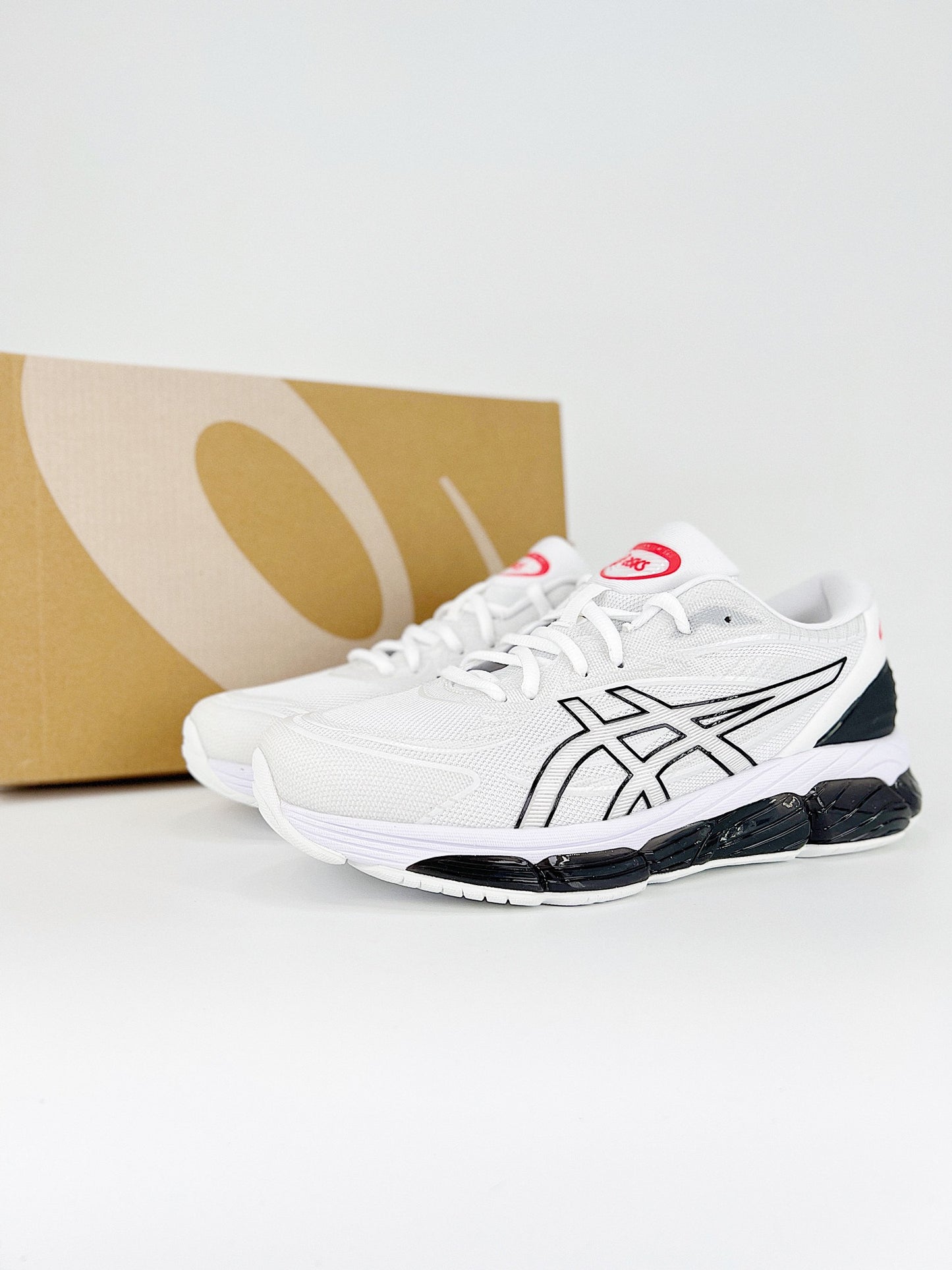 Asics Gel-Quantum 360 VIII.- blancas y negras